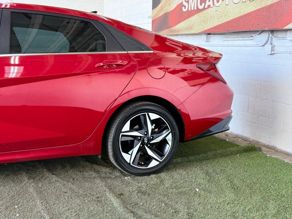 2022 Hyundai Elantra Limited photo 2