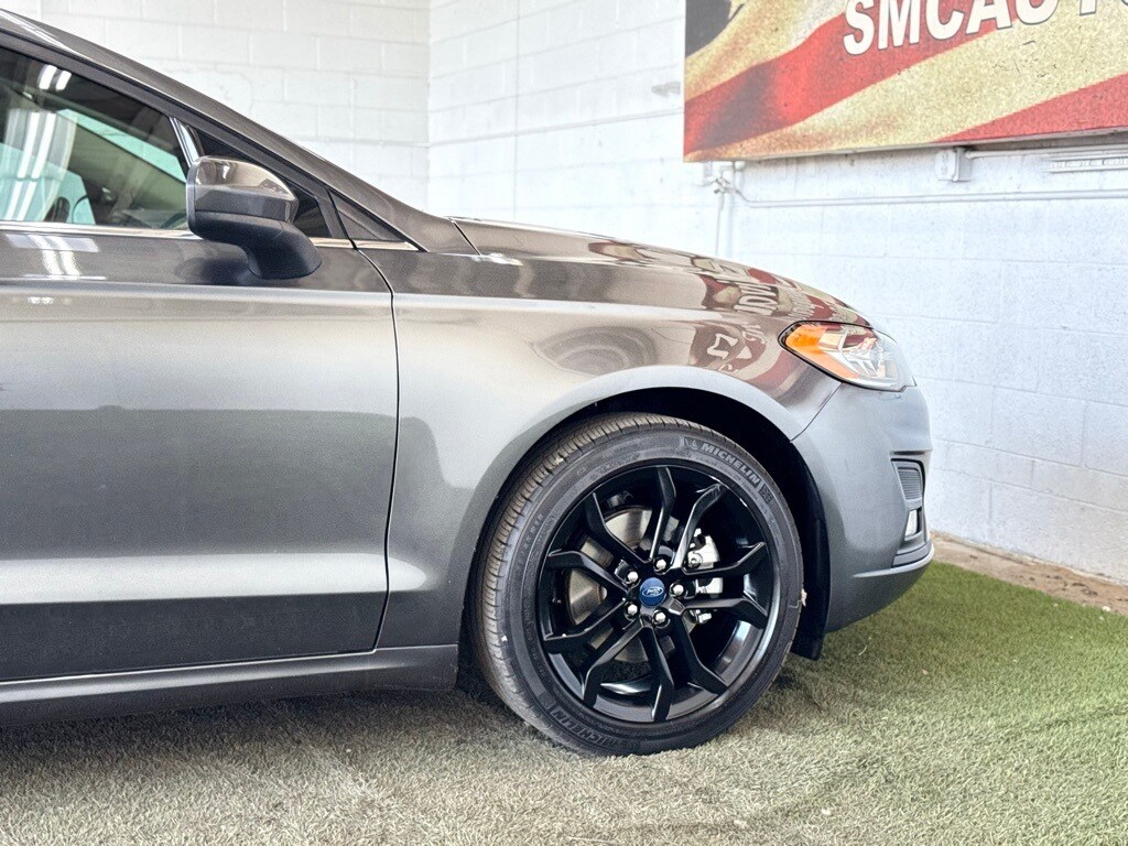 2020 Ford Fusion SE photo 4