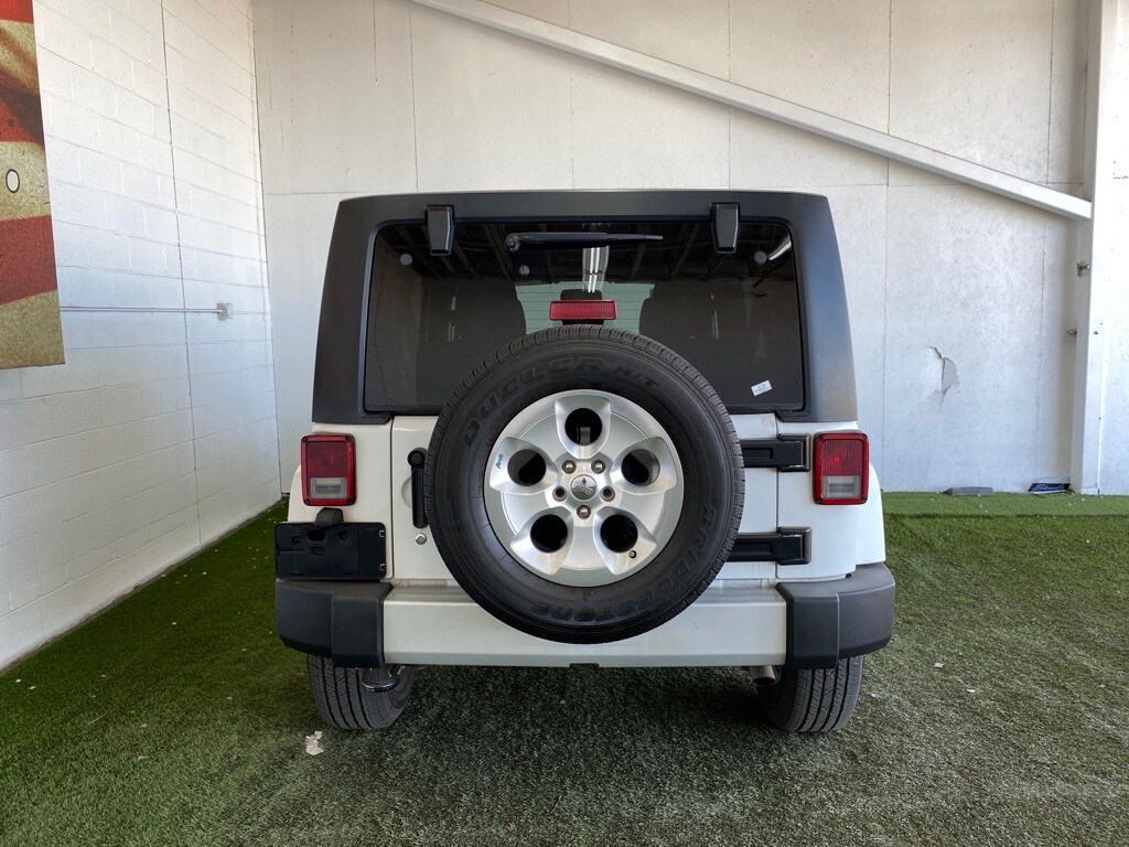 2015 Jeep Wrangler Unlimited Sahara photo 4