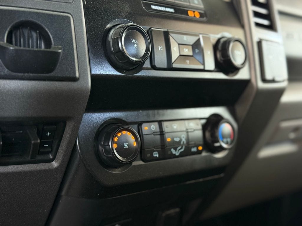 2020 Ford F-350 Super Duty Chassis Cab XL - Photo 25