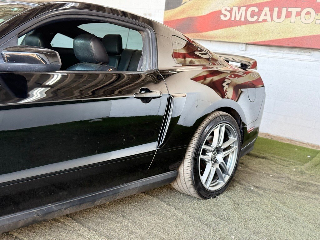2011 Ford Mustang GT Premium photo 2