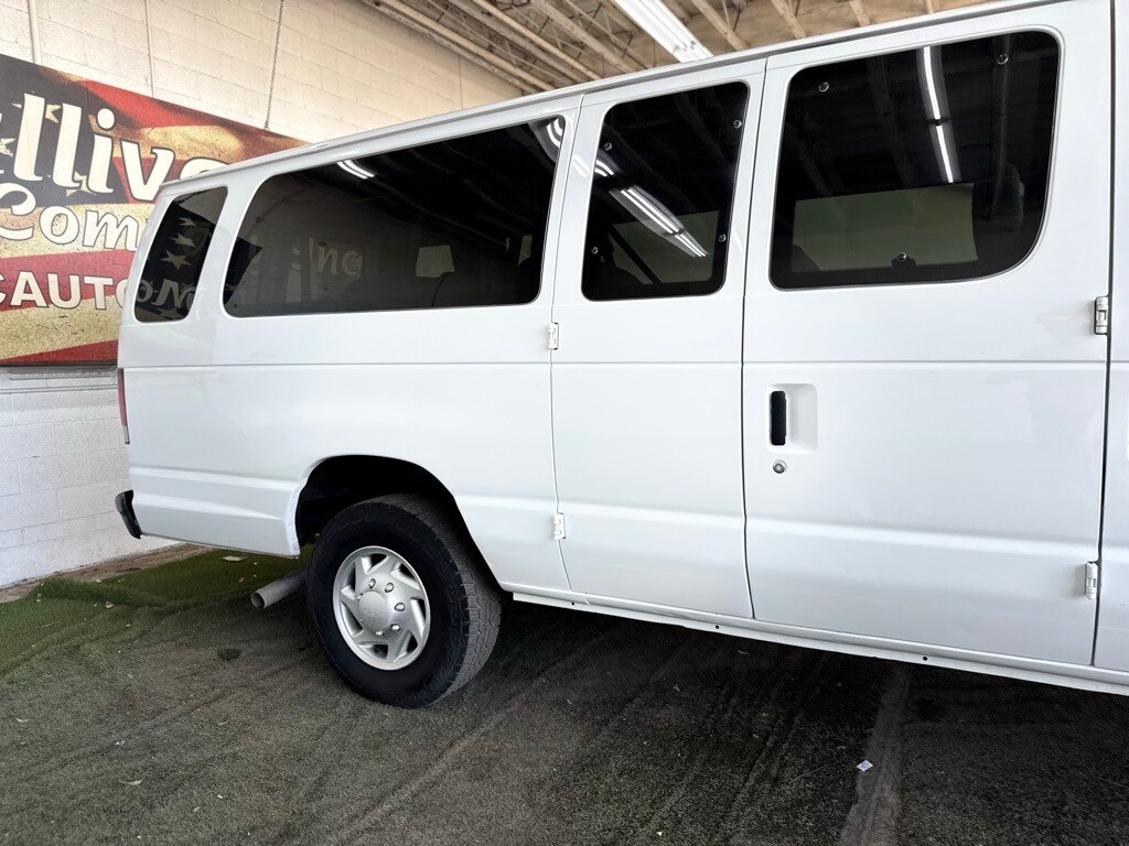 2011 Ford E-350 XL photo 3