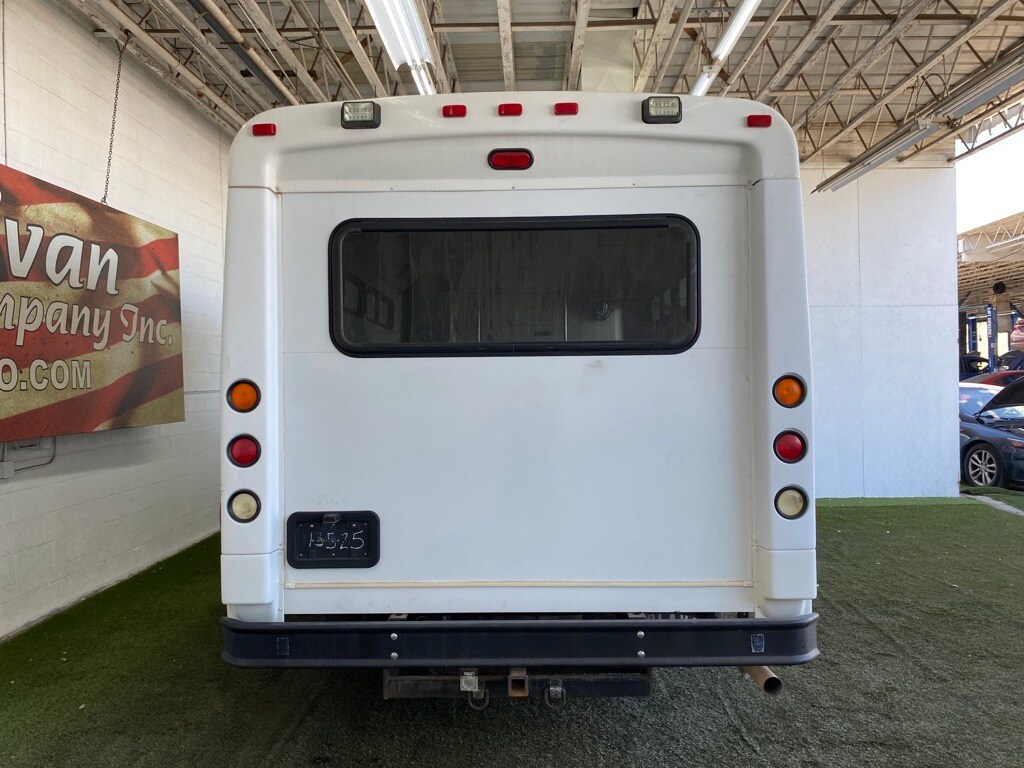 2012 Ford E-450 Cutaway photo 4