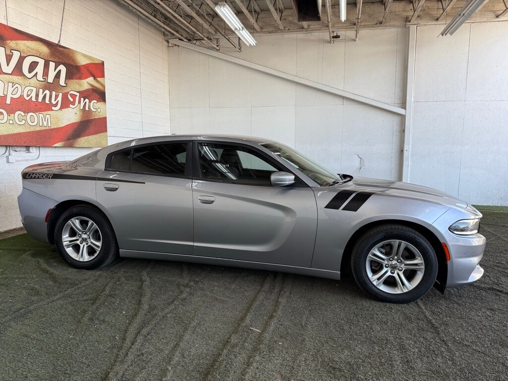 2015 Dodge Charger SE photo 3