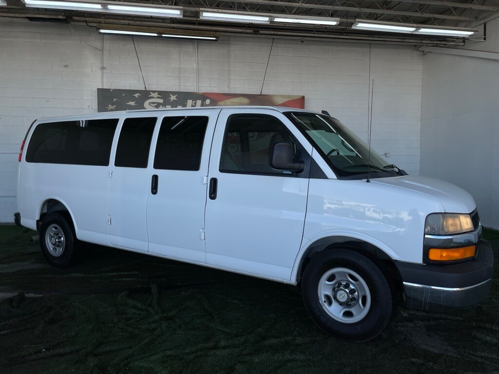 2016 Chevrolet Express 3500 LT Passenger Van photo 2