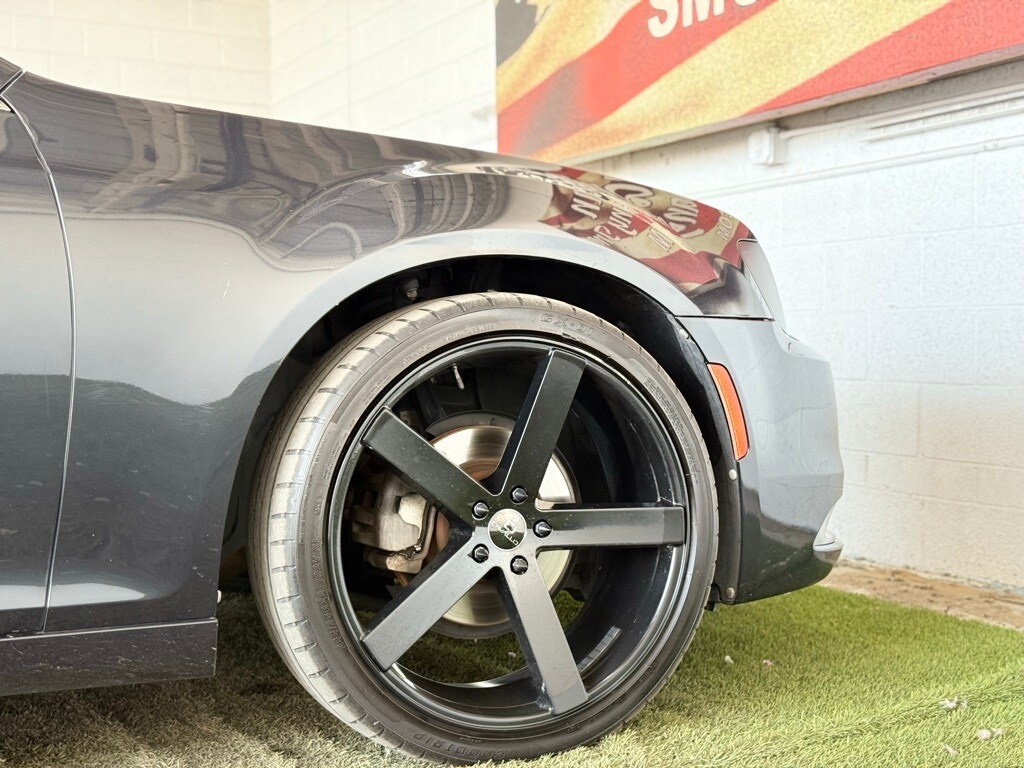 2017 Chrysler 300 C photo 3