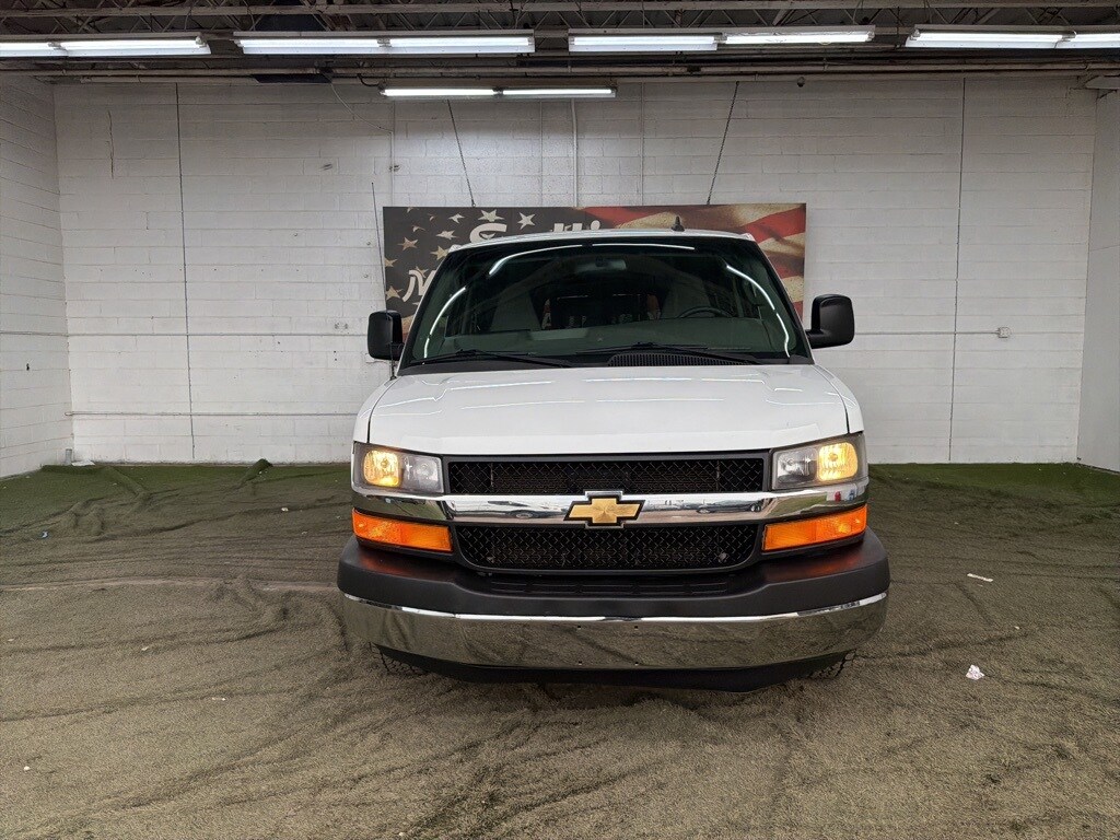 2017 Chevrolet Express 3500 LT Passenger Van photo 2