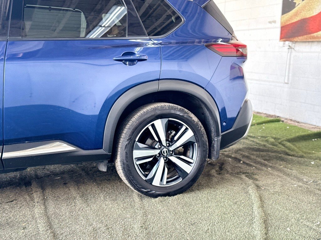 2023 Nissan Rogue Platinum photo 2