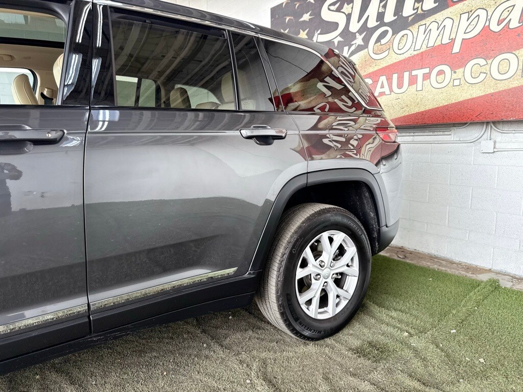 2022 Jeep Grand Cherokee Limited photo 2
