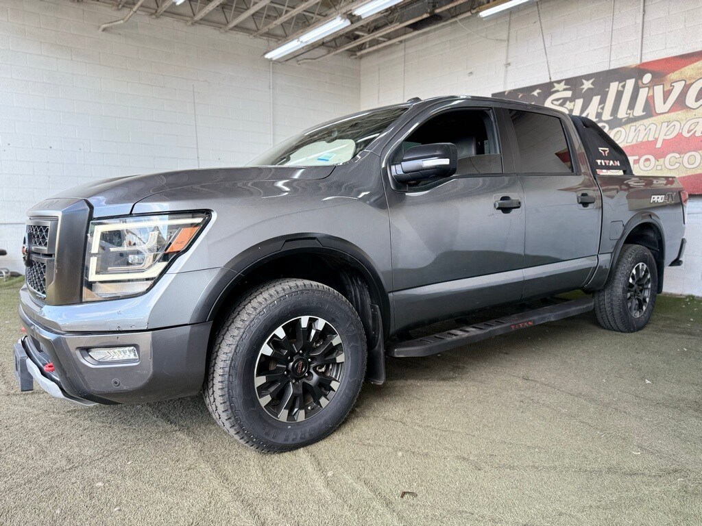 2020 Nissan Titan PRO-4X photo 3