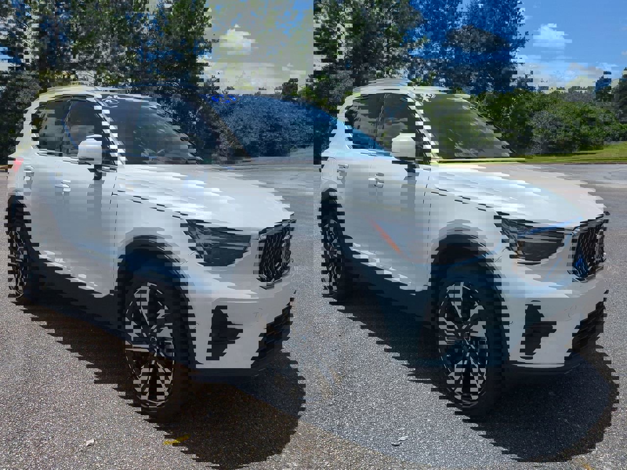 2024 Volvo XC40 Plus photo 2