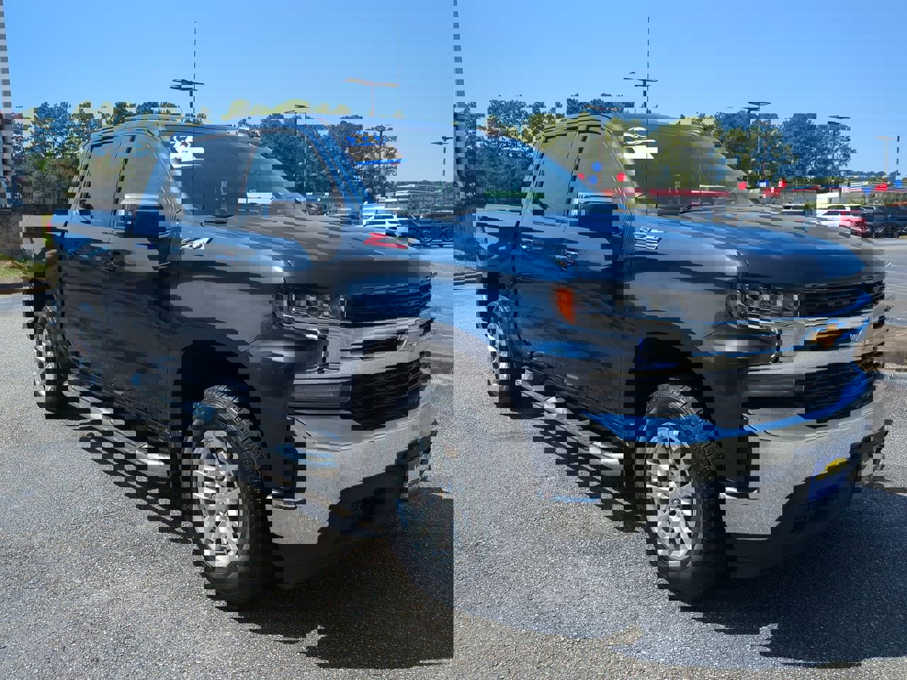 2022 Chevrolet Silverado 1500 LT photo 2