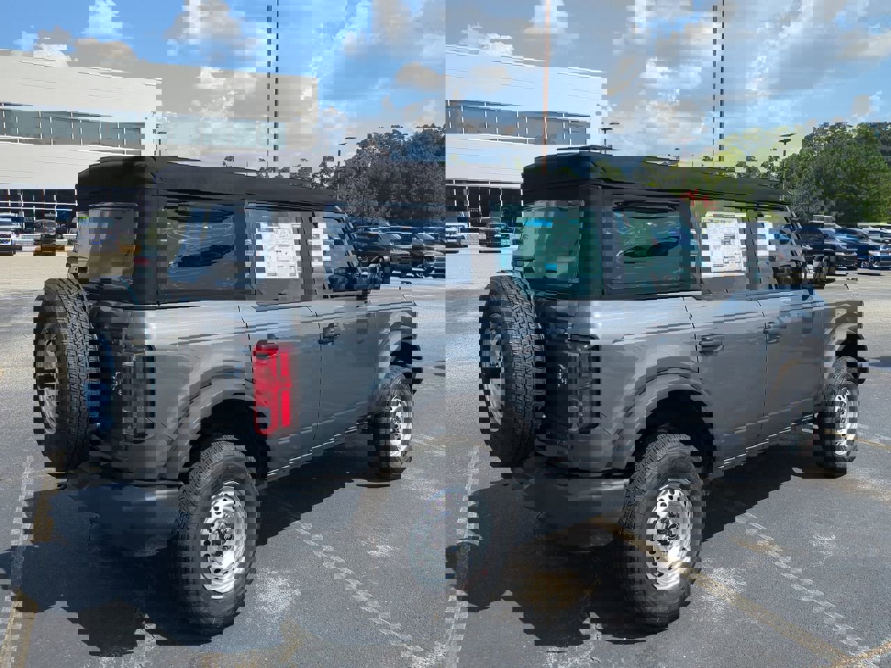 2025 Ford Bronco Base photo 4