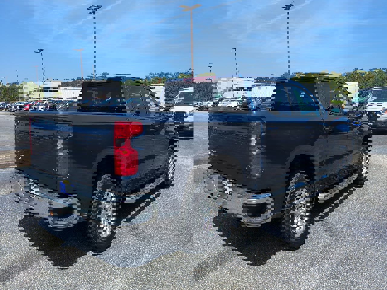 2022 Chevrolet Silverado 1500 LT photo 4