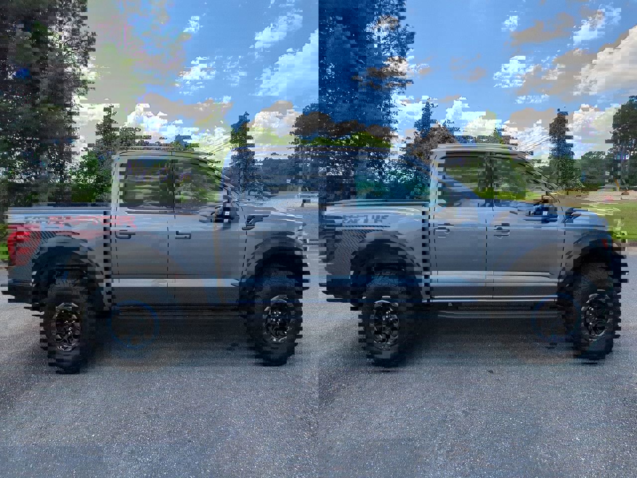2025 Ford F-150 Raptor photo 3