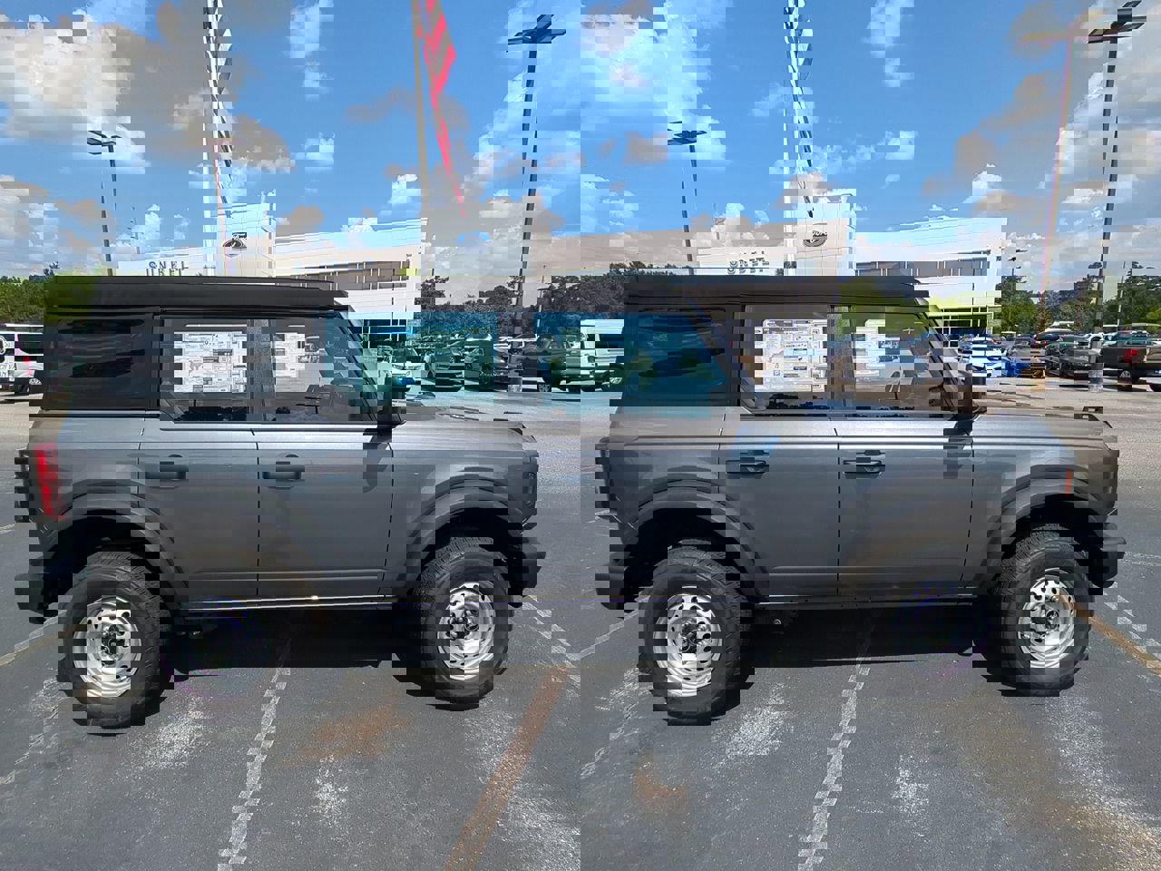 2025 Ford Bronco Base photo 3
