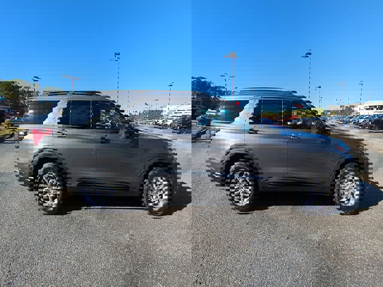 2026 Ford Explorer photo 3