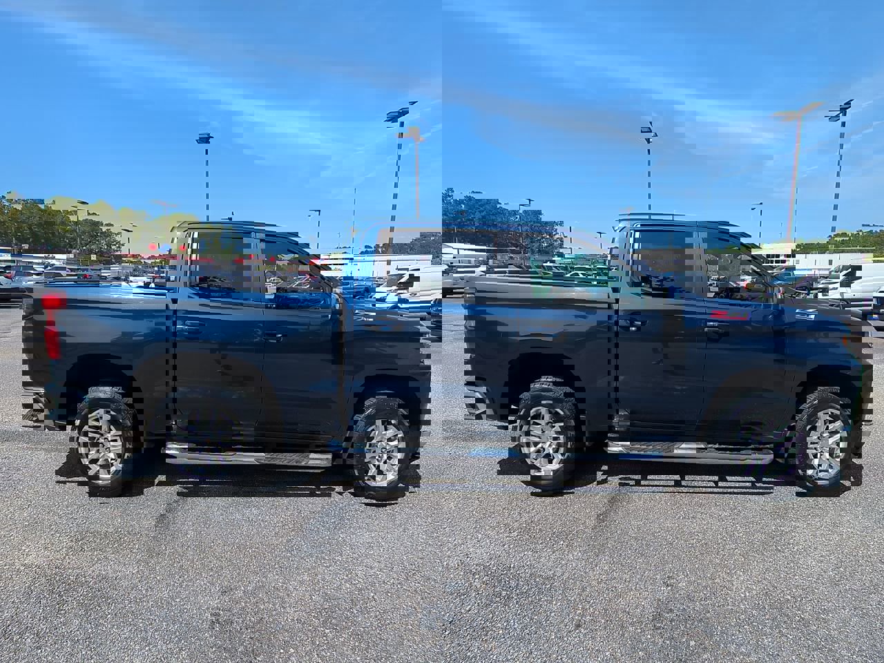 2022 Chevrolet Silverado 1500 LT photo 3