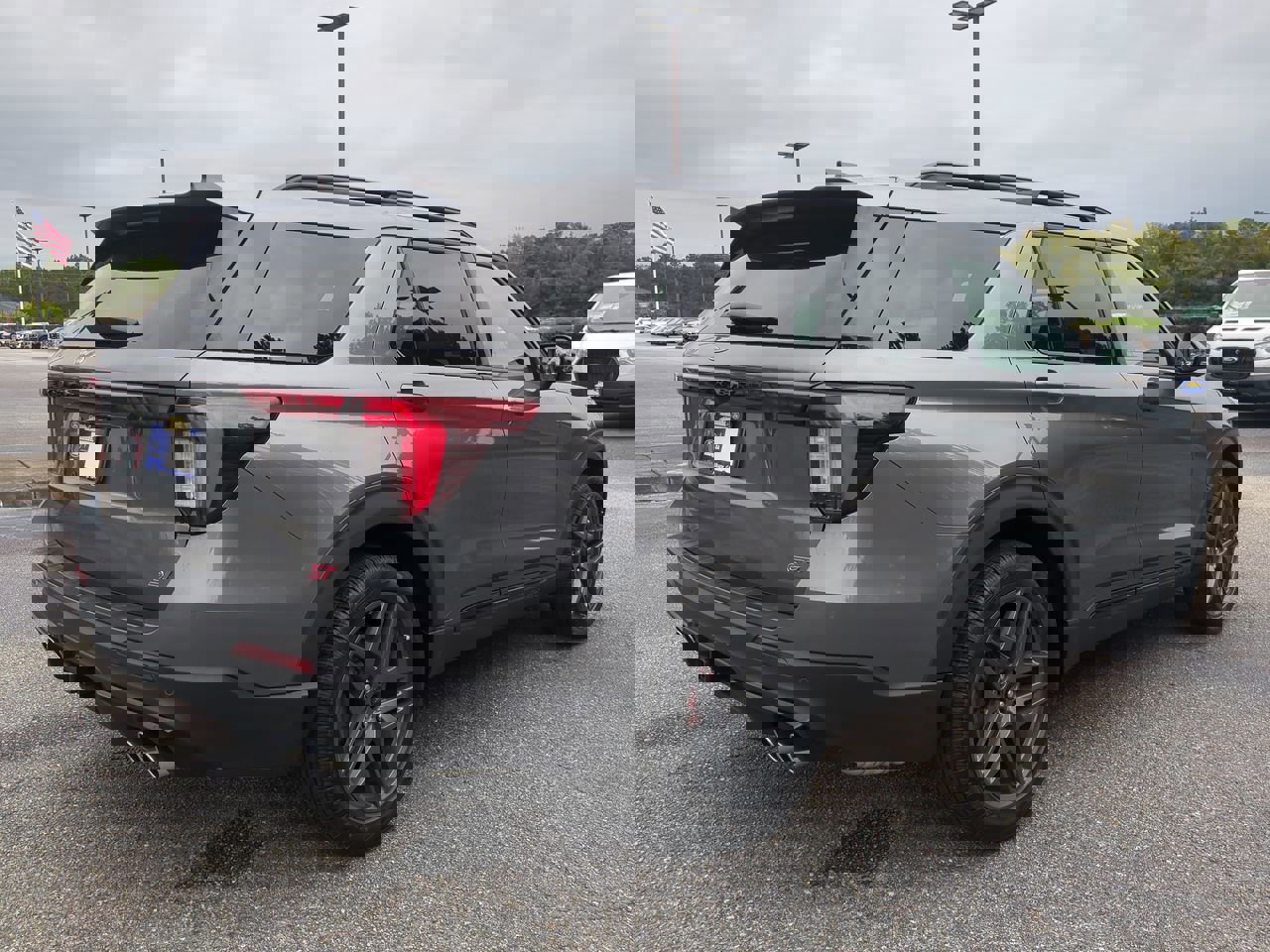 2025 Ford Explorer ST photo 2