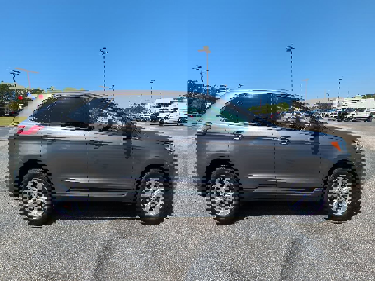 2024 Ford Edge SE photo 3
