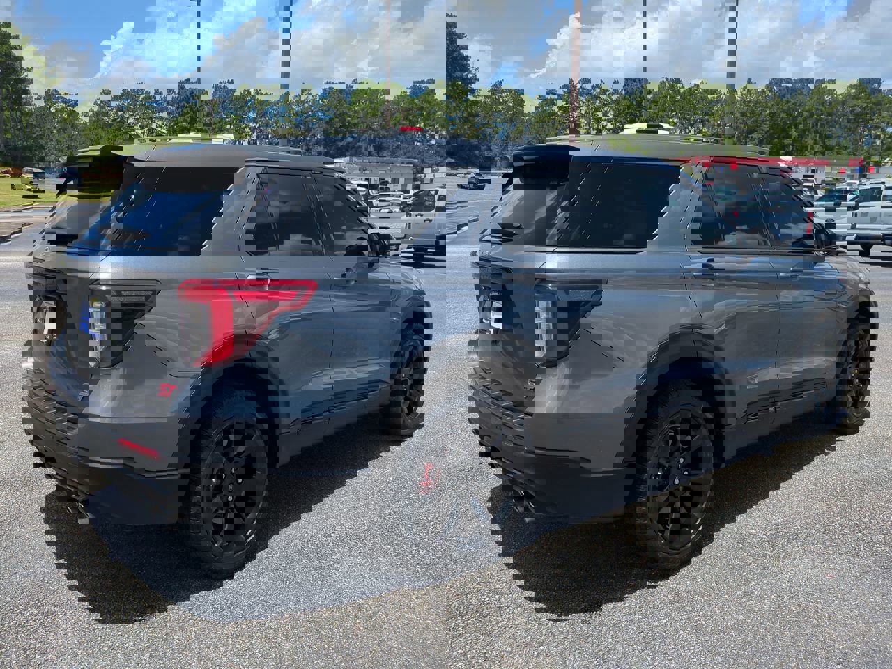 2022 Ford Explorer ST photo 2