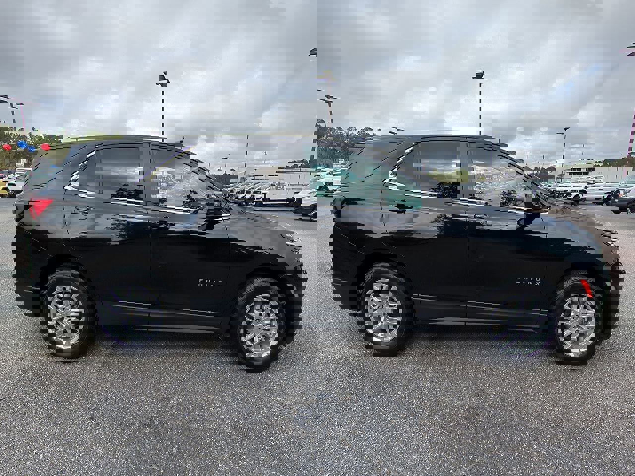 2024 Chevrolet Equinox LT photo 3