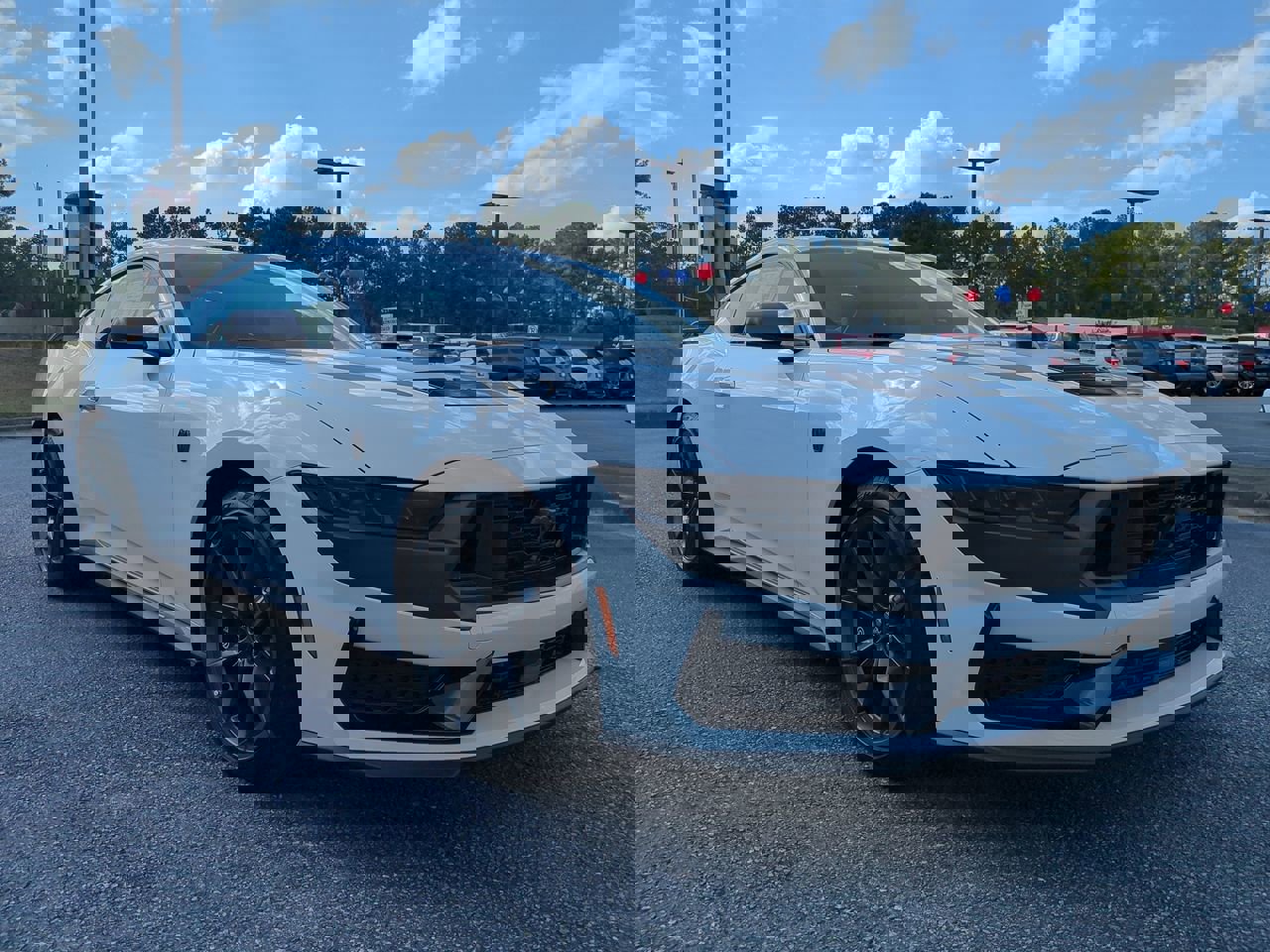 2025 Ford Mustang Dark Horse Deluxe photo 2