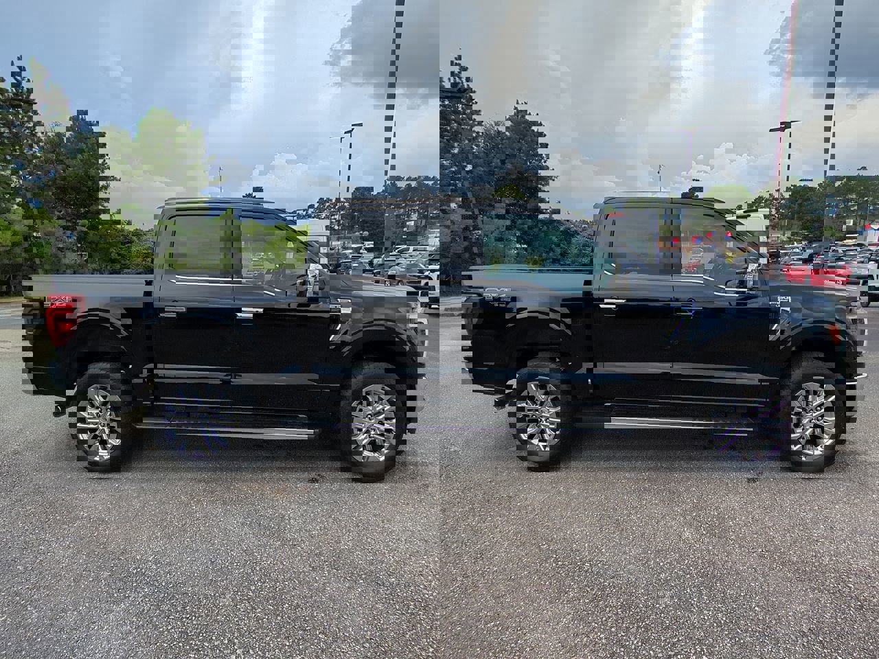 2025 Ford F-150 Lariat photo 3