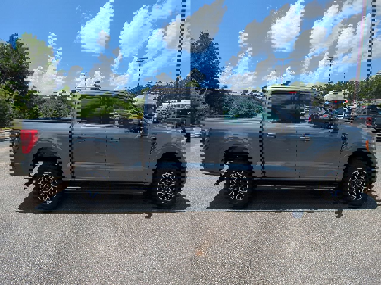 2023 Ford F-150 XLT photo 3