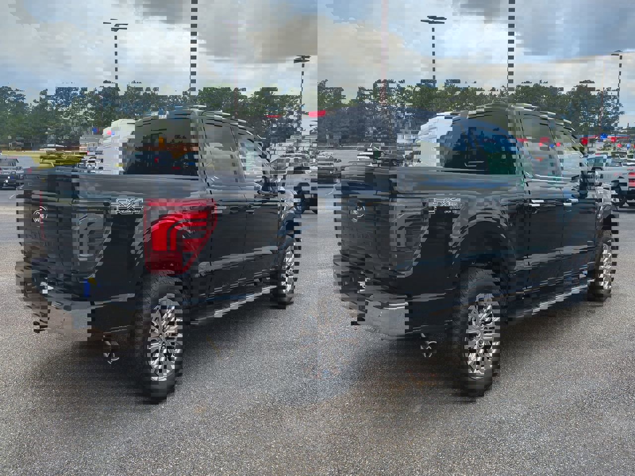 2025 Ford F-150 Lariat photo 4