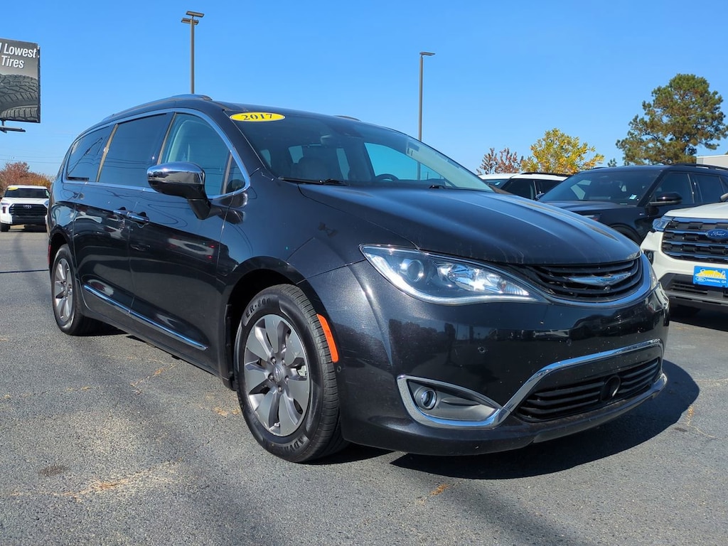 Used 2017 Chrysler Pacifica Hybrid Platinum