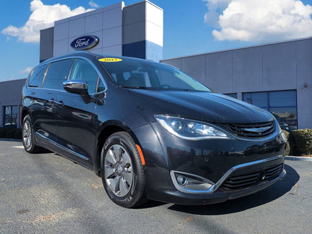 Used 2017 Chrysler Pacifica Hybrid Platinum