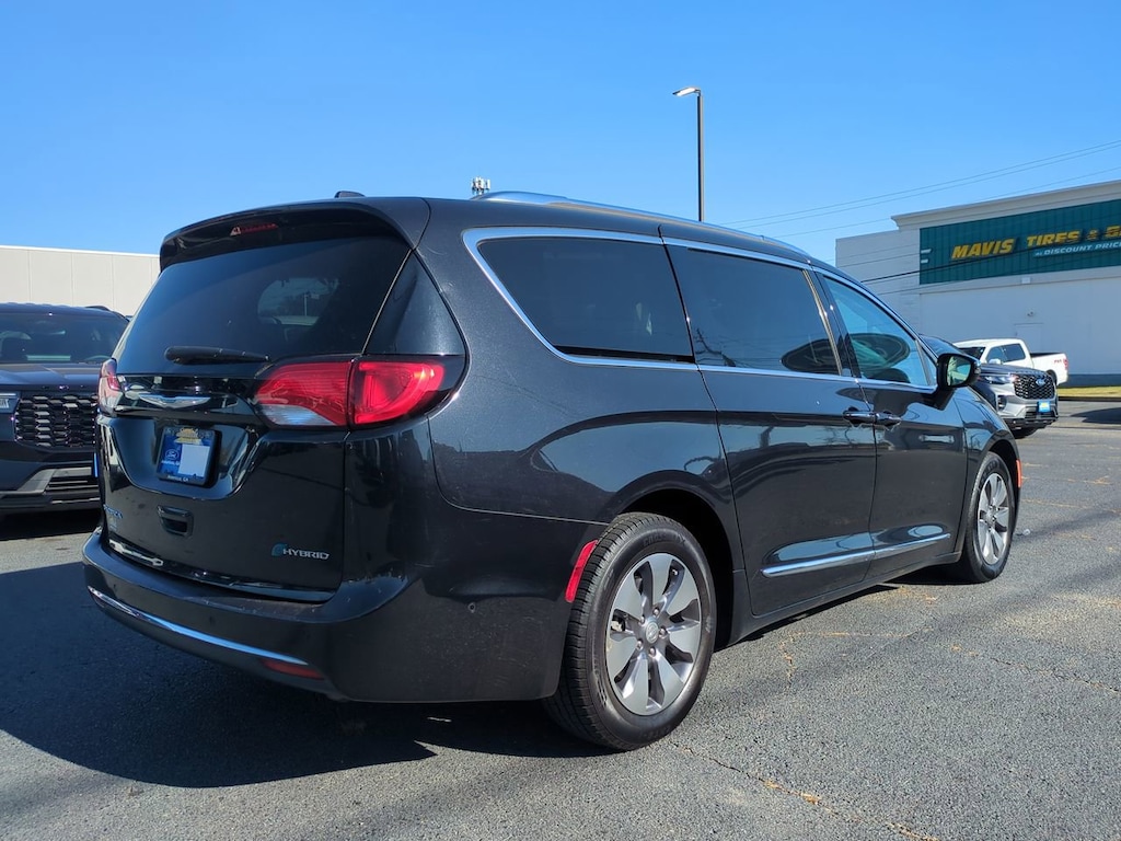 Used 2017 Chrysler Pacifica Hybrid Platinum