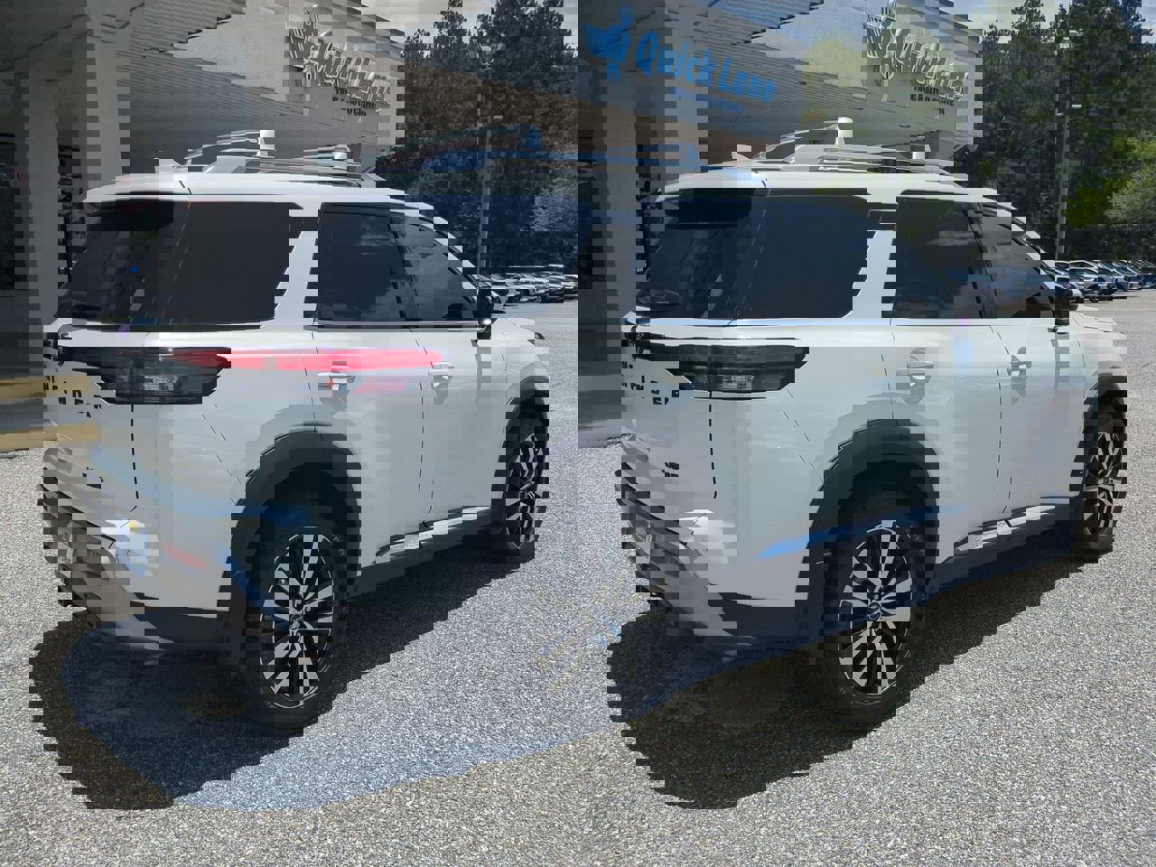 2024 Nissan Pathfinder Platinum photo 4