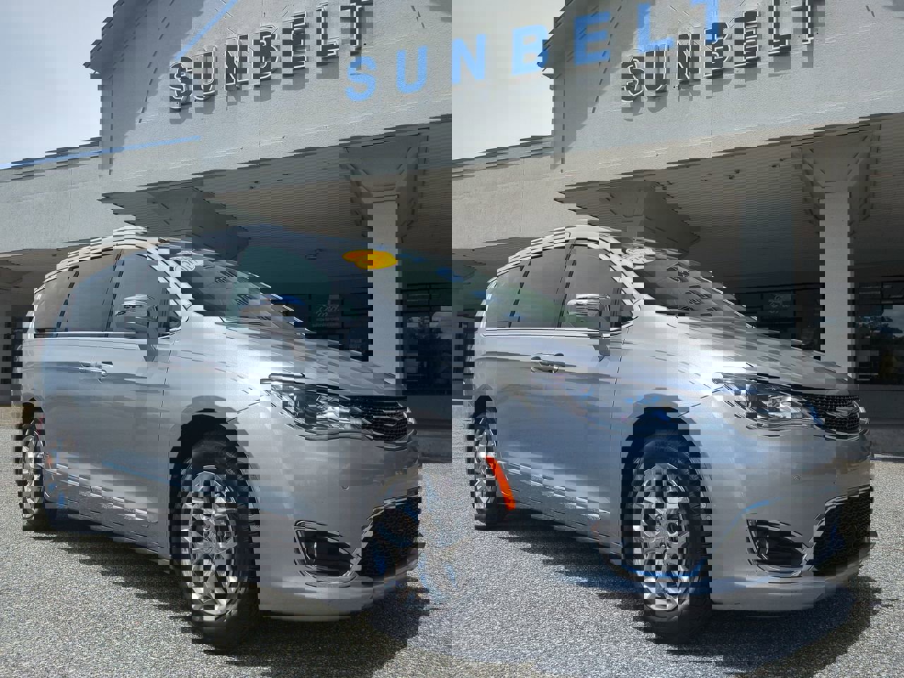 Used 2017 Chrysler Pacifica Limited with VIN 2C4RC1GG8HR709123 for sale in Cordele, GA