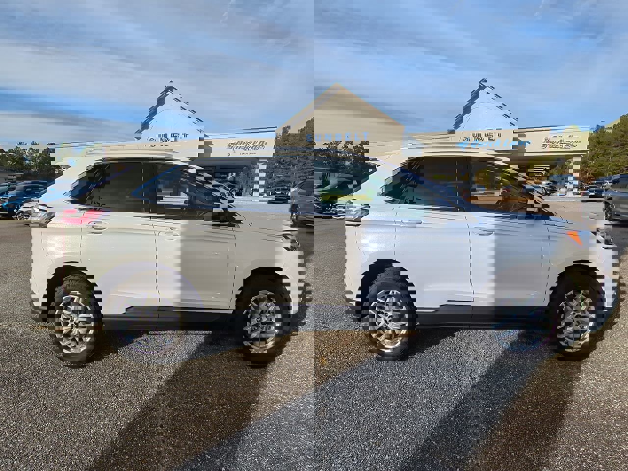 2023 Ford Edge SEL photo 2