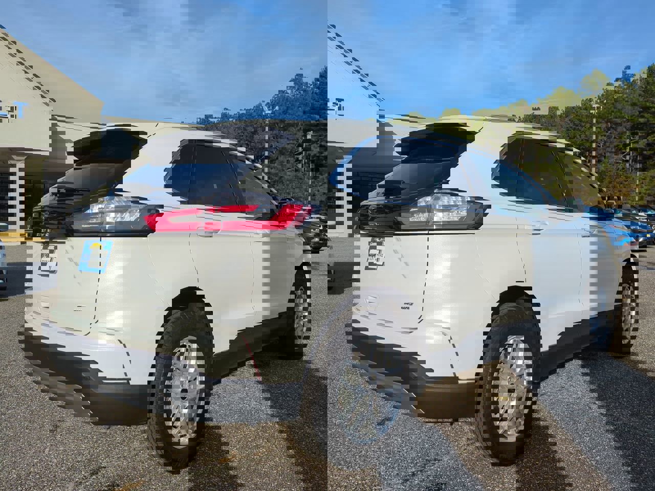 2023 Ford Edge SEL photo 3