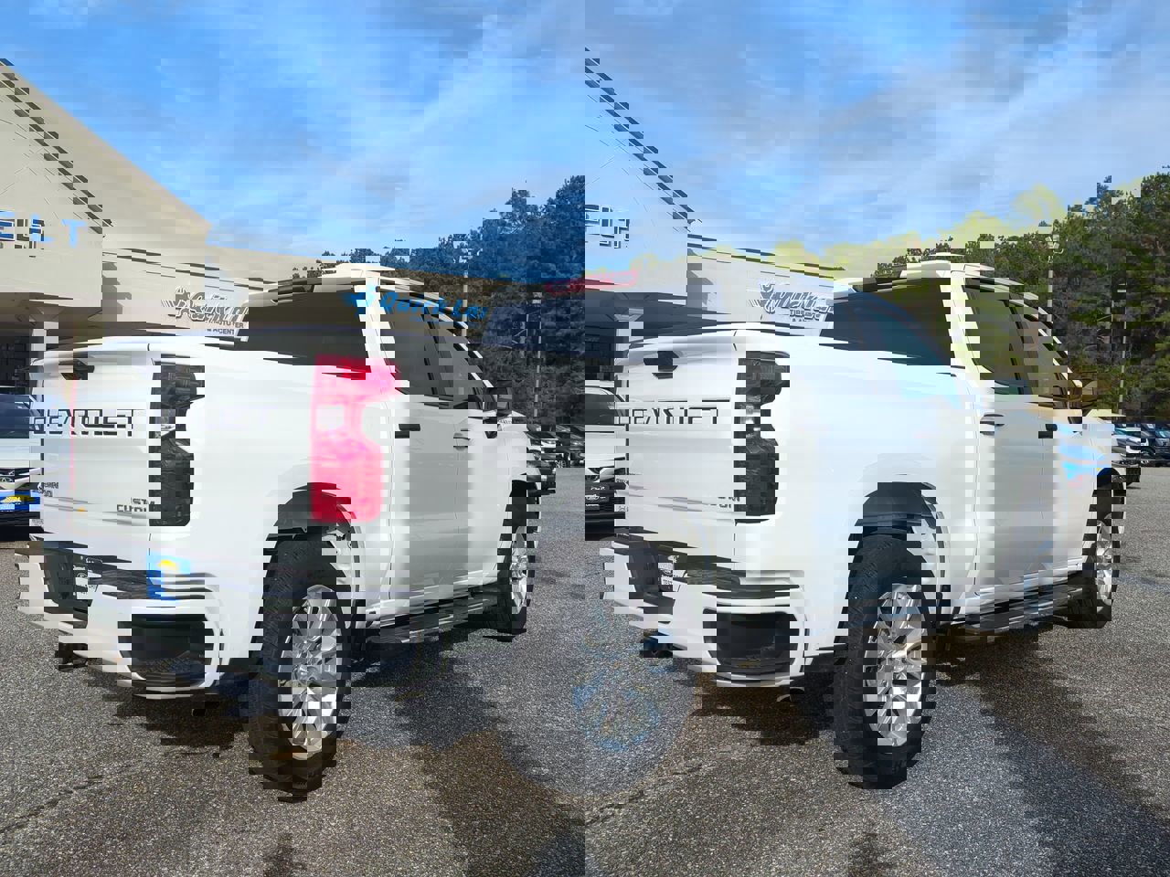 2025 Chevrolet Silverado 1500 Custom photo 4