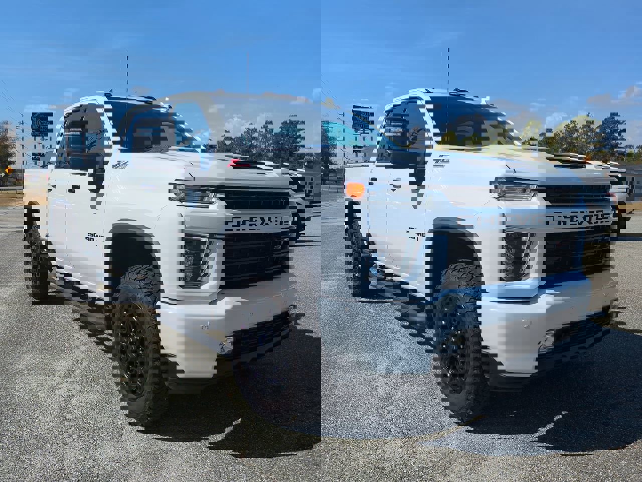 2022 Chevrolet Silverado LTZ photo 2