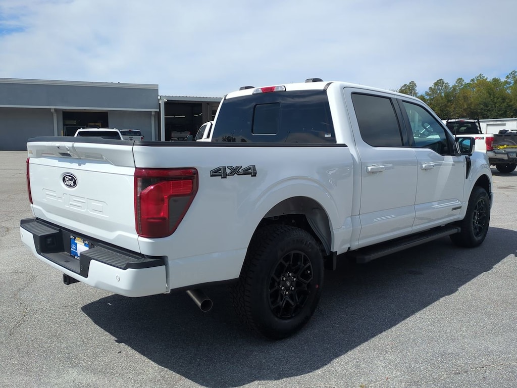 New 2025 Ford F-150 XLT Truck SuperCrew Cab