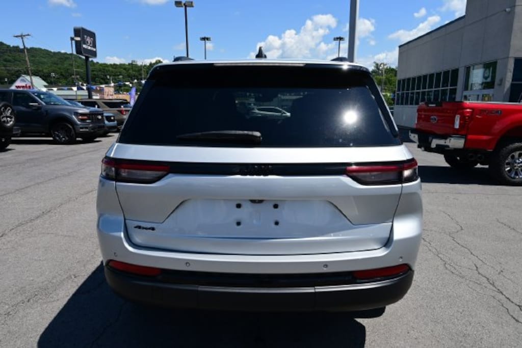 Used 2022 Jeep Grand Cherokee Altitude SUV