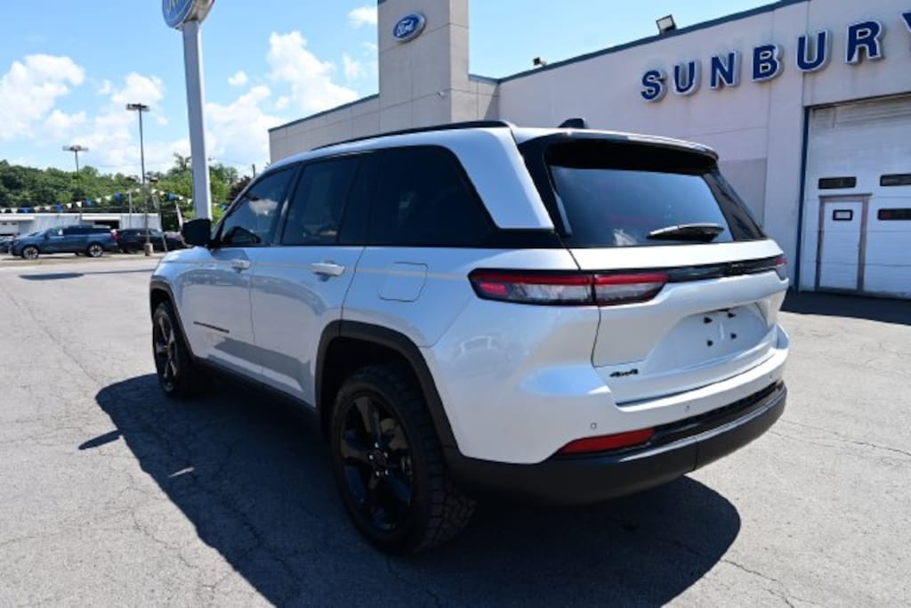 Used 2022 Jeep Grand Cherokee Altitude SUV