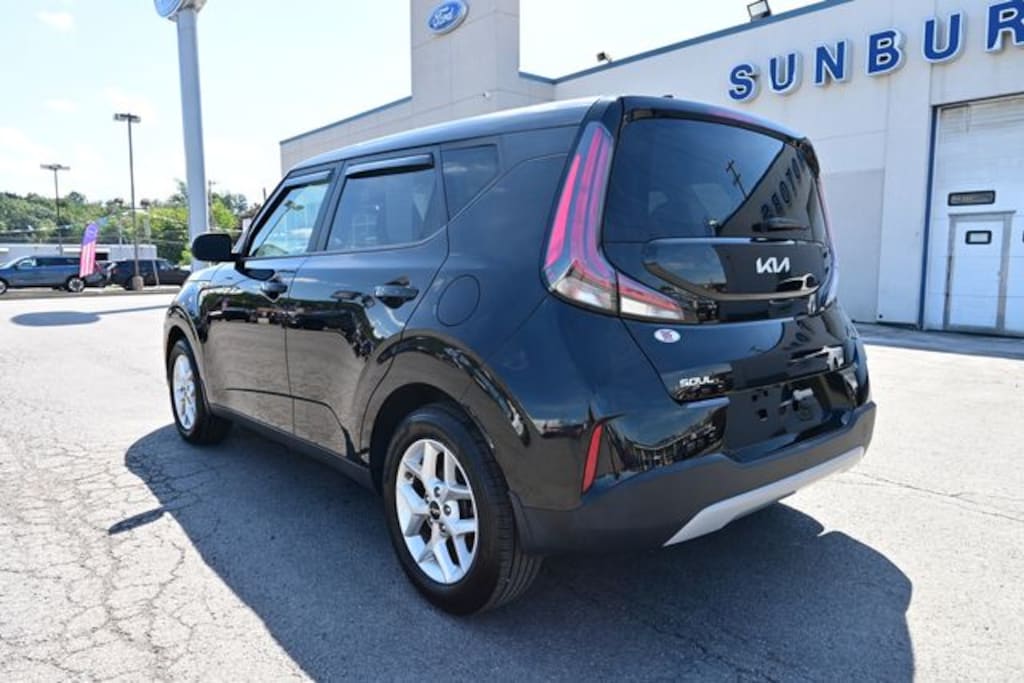 Used 2023 Kia Soul LX Hatchback