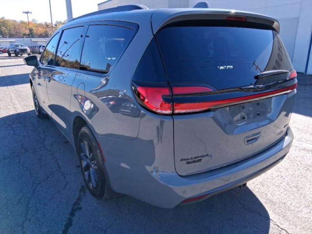 Used 2021 Chrysler Pacifica Touring L Van Passenger Van