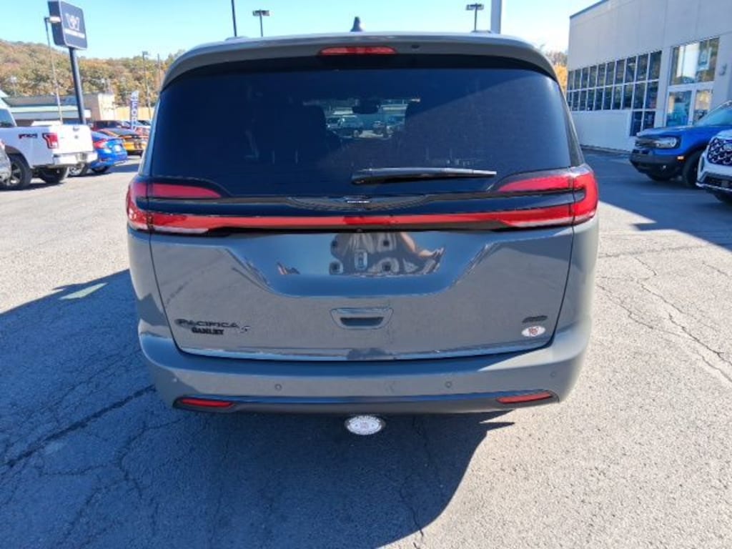 Used 2021 Chrysler Pacifica Touring L Van Passenger Van