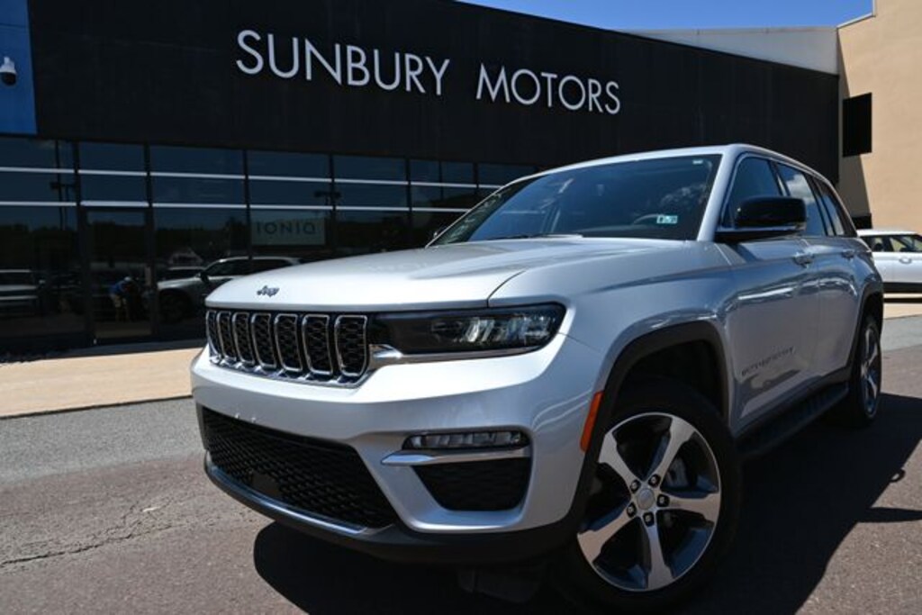 Used 2024 Jeep Grand Cherokee Limited SUV