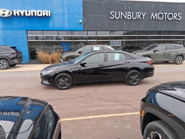2023 Hyundai Elantra SEL Sedan