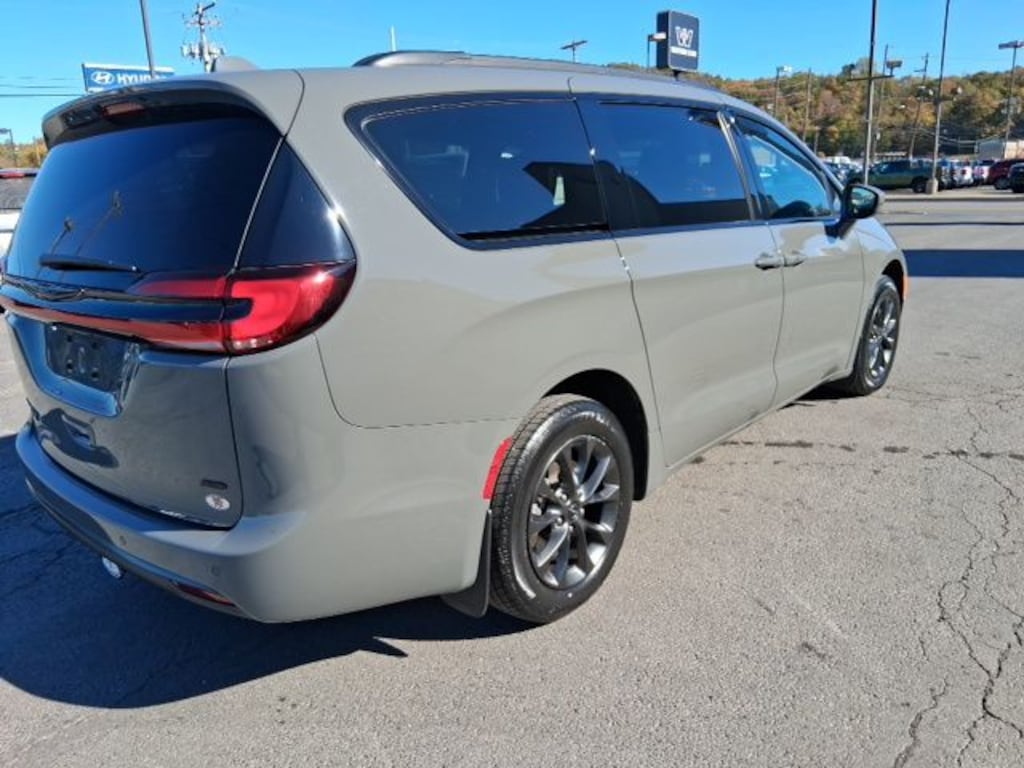 Used 2021 Chrysler Pacifica Touring L Van Passenger Van