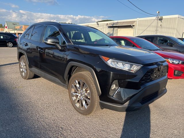 2021 Toyota RAV4 XLE Premium photo 2