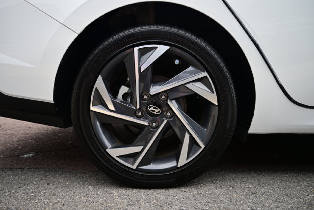 2025 Hyundai Elantra Limited - Photo 29